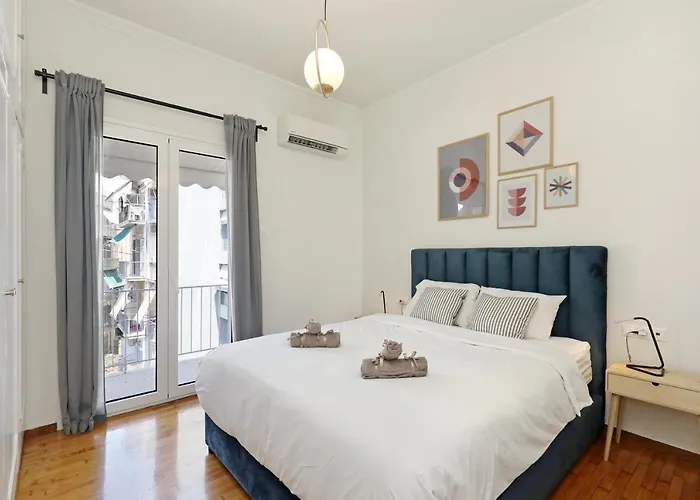Elegant Living - Greecing